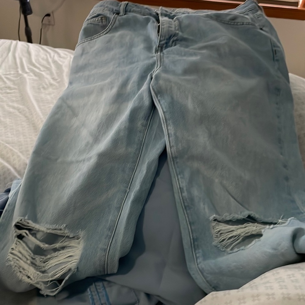 NWT slim distressed boyfriend jeans